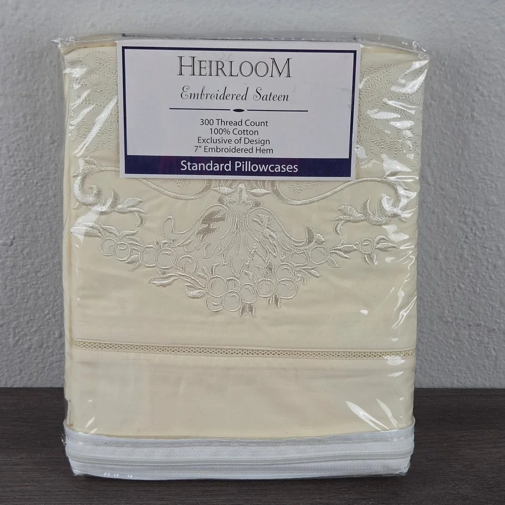 VTG Shavel Heirloom Pillowcases Ivory Cream Embroidered Sateen 300TC Cotton NOS